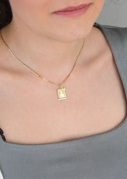 Złota zawieszka 585 znak zodiaku Panna DIA-ZA 3054B-585 💎 Złota zawieszka wykonana z wysokiej jakości złota próby 585 💎 Złota zawieszka w formie blaszki z wyraźnym znakiem zodiaku Panna 💎 Idealny pomysł na prezent 💎 (1).JPG